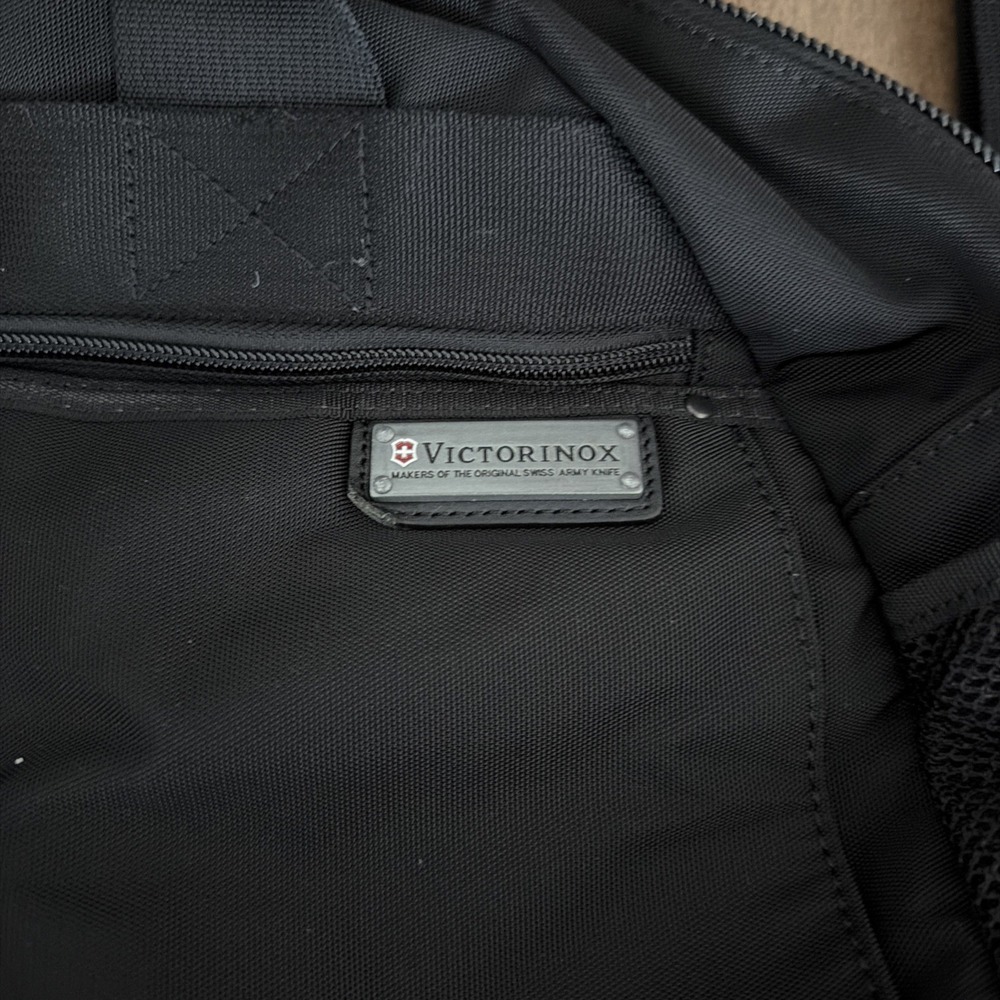 VICTORINOX Swiss Precision Gear 'PG CARGO' Duffel Black Ballistic Nylon - Picture 2 of 5